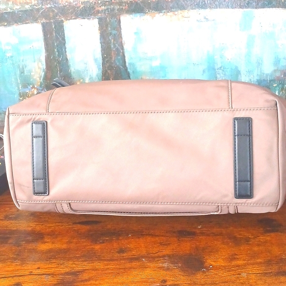 โ๏ธ LIKE NEW!! TRAVEL Michael Kors Tan Polly Nylon Light BrownShimmer HUGE DUFFLE - Picture 14 of 17